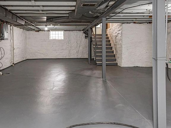 3rd image of 6525 Tholozan Ave