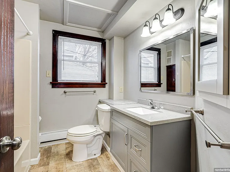 211 Oak St — Photo 14