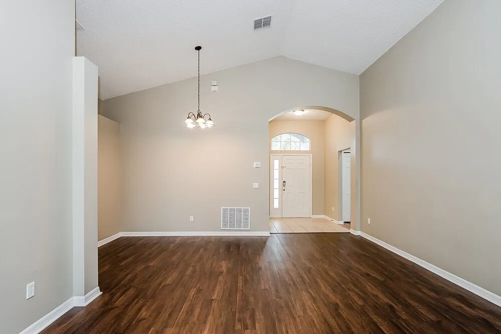 3 bed, 2.0 bath, 1895 sqft, $2,350 — Photo 4