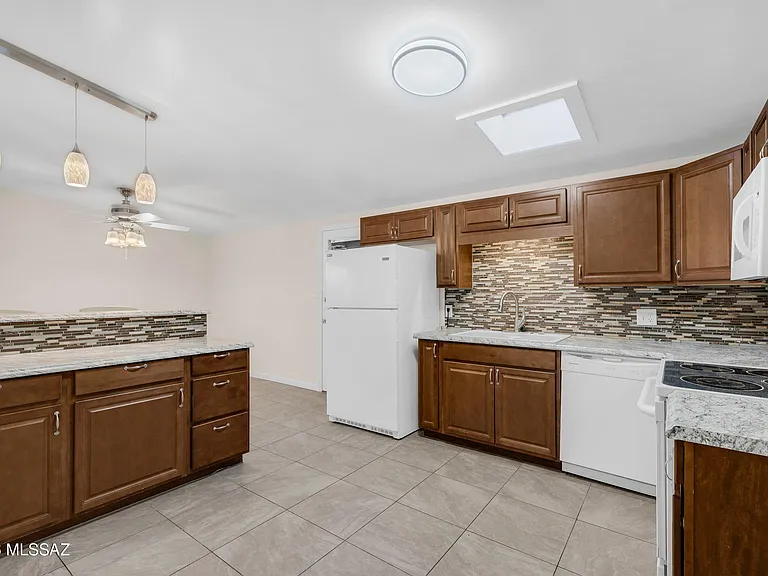 5819 E Rosewood St — Photo 4