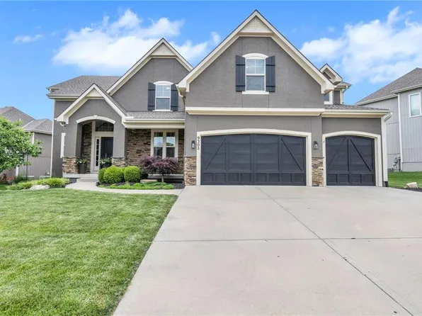 9302 W 162nd Ter, Overland Park, KS 66085