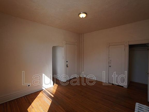 4th image of 834 N Clarkson St APT 4