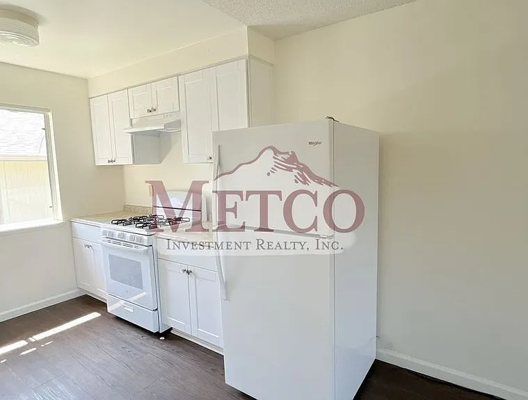 175 G St — Photo 6