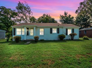 1033 Edgewood Dr, Gallatin, TN 37066
