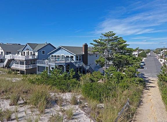 2nd image of 917 N Ocean Ave