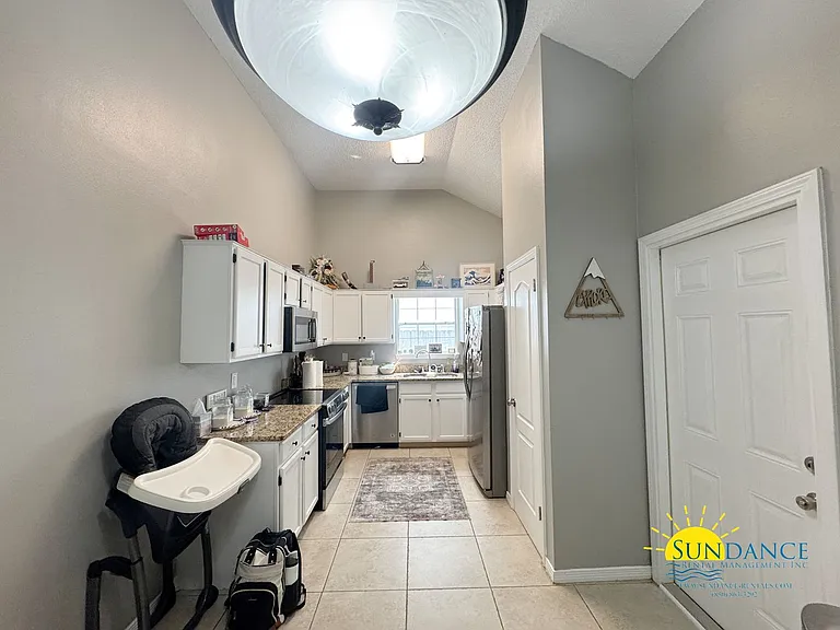 1701 Colonial Ct — Photo 15
