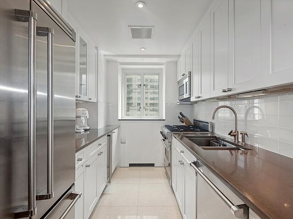 4th image of 200 E 66th St APT E503