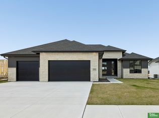 5502 N 213th St, Elkhorn, NE 68022