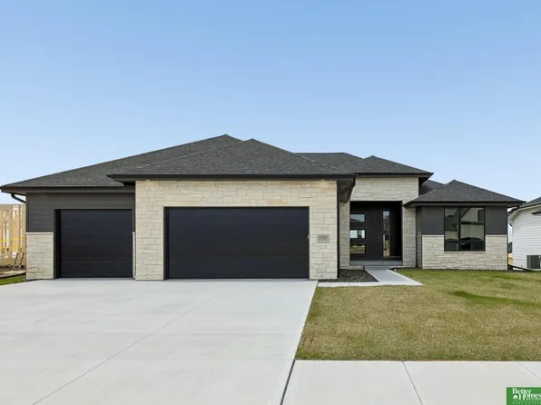 5502 N 213th St, Elkhorn, NE 68022