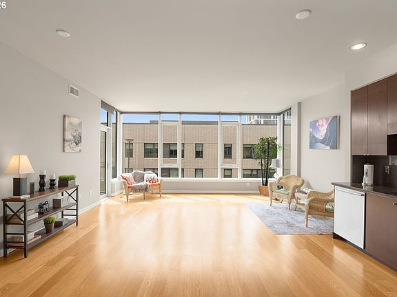 4th image of 1930 S River Dr Unit W605