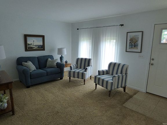 2nd image of 834 Greenmount Ct