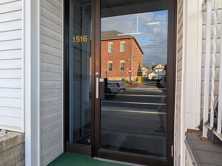 1516 Main St #6 — Photo 23
