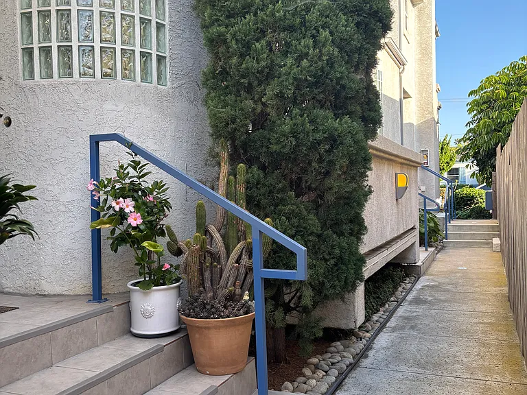 1321 Pacific Beach Dr #C — Photo 4
