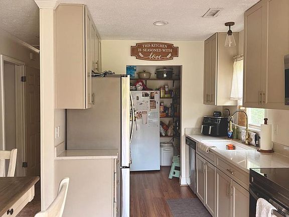 5th image of 1582 Sheldon Ln