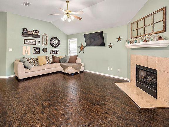 4th image of 15113 Faircrest Dr
