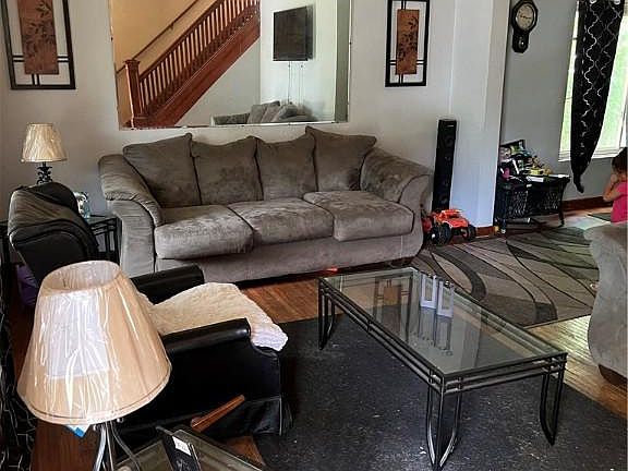 2nd image of 536 Orchard St