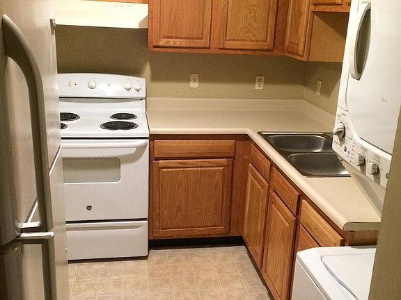 2nd image of 1656 Foxhaven Dr APT 74