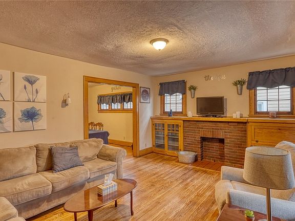 4th image of 633 N 9th St