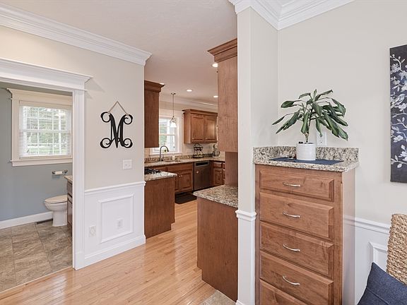 5th image of 192 Rebecca Rd