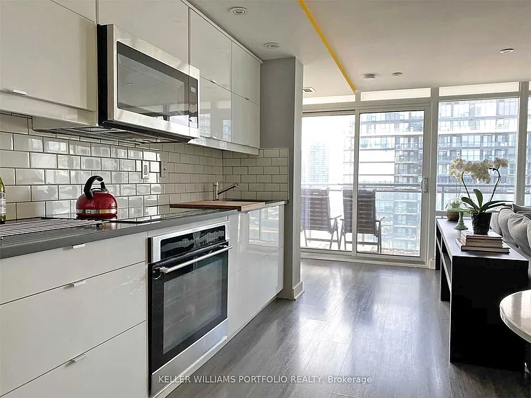 4K Spadina Ave #1618 — Photo 5