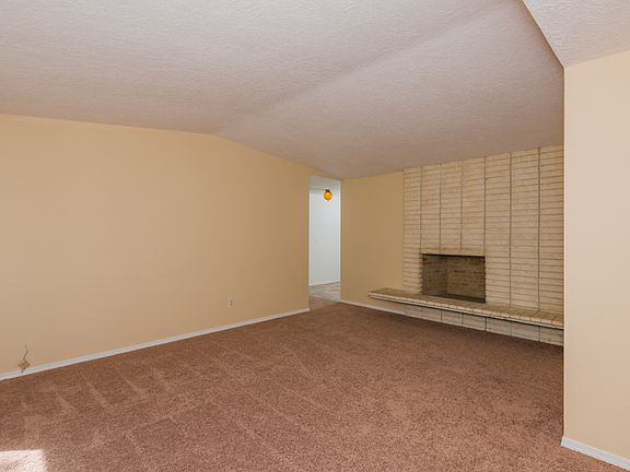 5th image of 1011 NE 127th Ave