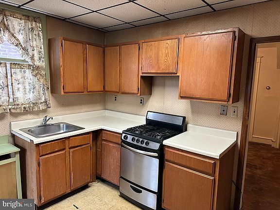 5th image of 260 W Godfrey Ave