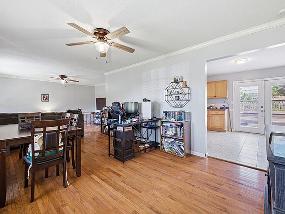 5th image of 1835 S Prairie Cir