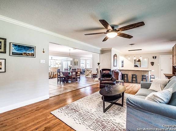 4th image of 212 Carolwood Dr