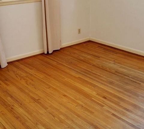 4th image of 1112 Alderson Ave