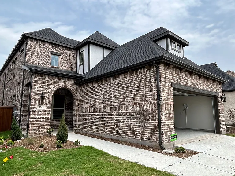 4561 Refugio Dr — Photo 1
