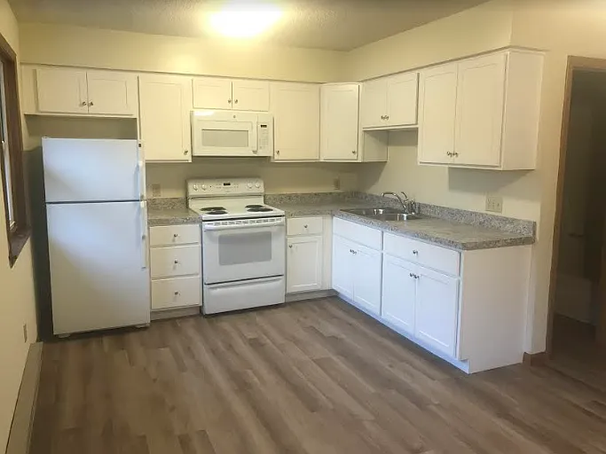 916 Kings Rd #108