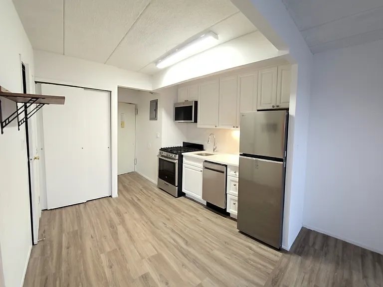 143-51 Roosevelt Ave #4F — Photo 3
