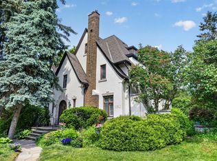 29 Strathgowan Cres, Toronto, ON M4N 2Z6