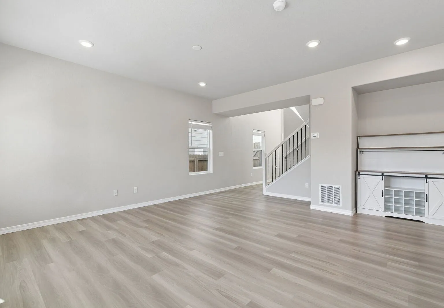 3 bed, 2.5 bath, 2066 sqft, $2,500 — Photo 4