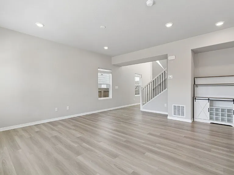 8418 Blue Feather Loop — Photo 4