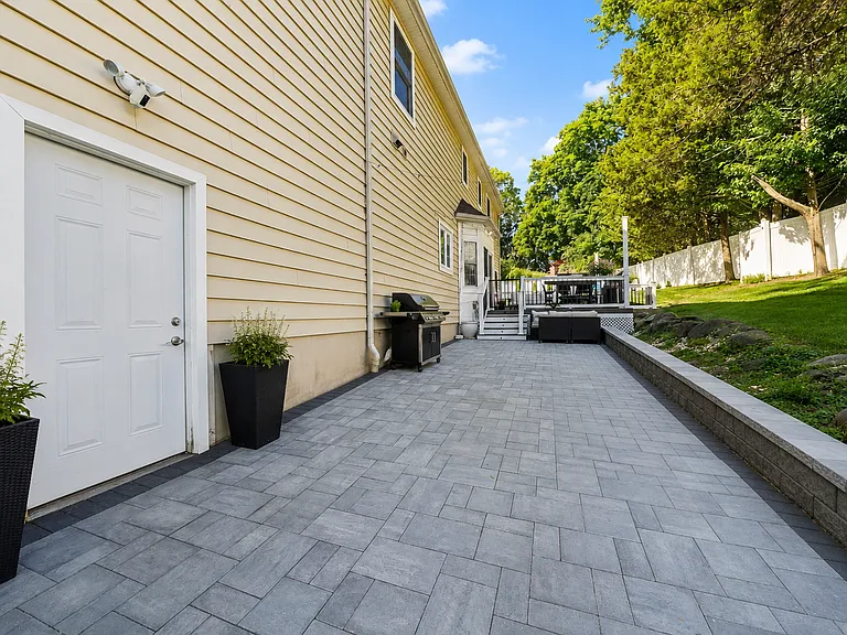 1233 Poplar Ave — Photo 38