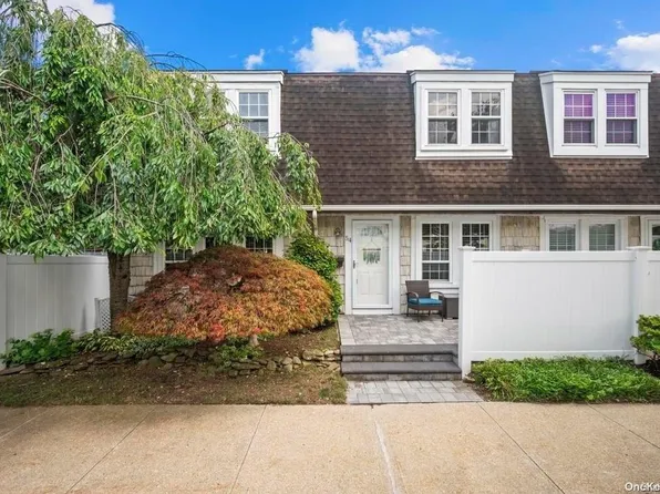 54 Whalers Cove #54, Babylon, NY 11702