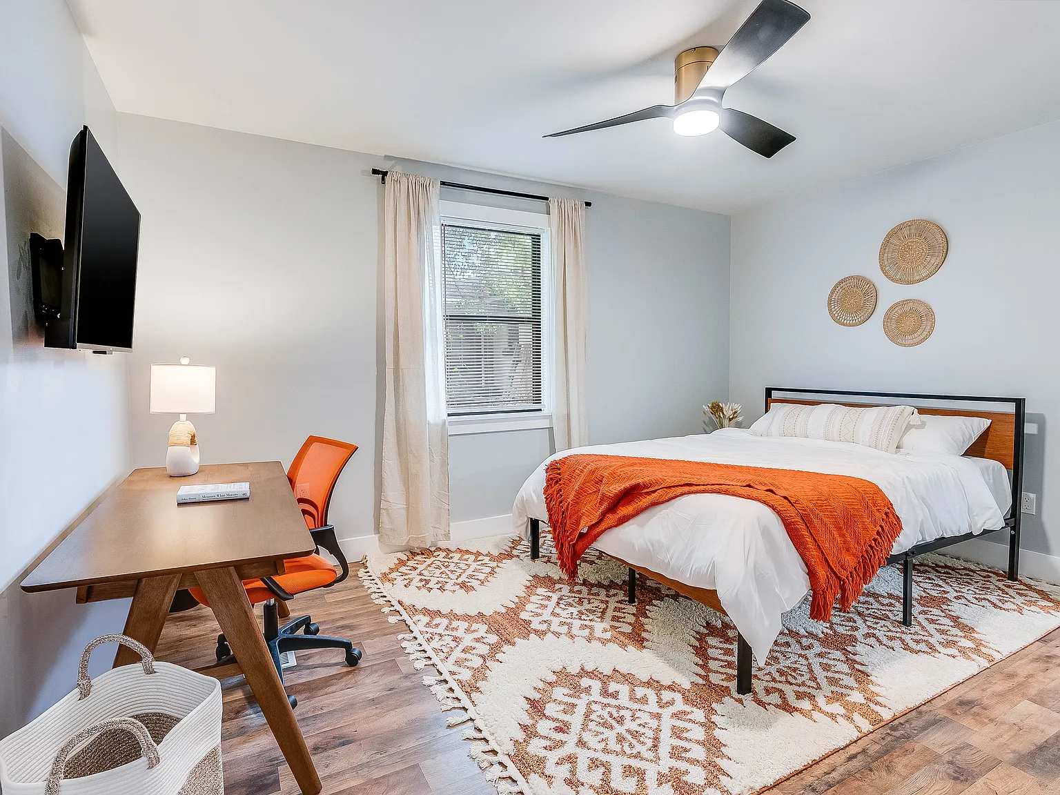 3 bed, 1250 sqft, $3,600 — Photo 4