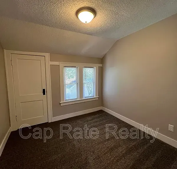 1476 N 6th St — Photo 21