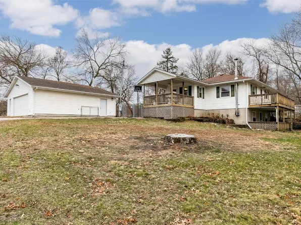 5006 Red School Rd, Central City, IA 52214