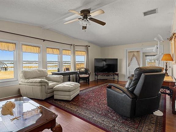 3rd image of 6825 S LAKE HENRY DRIVE NE
