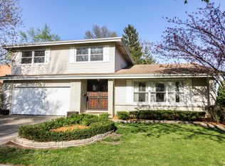 1807 N Rolling Ln, Arlington Heights, IL 60004