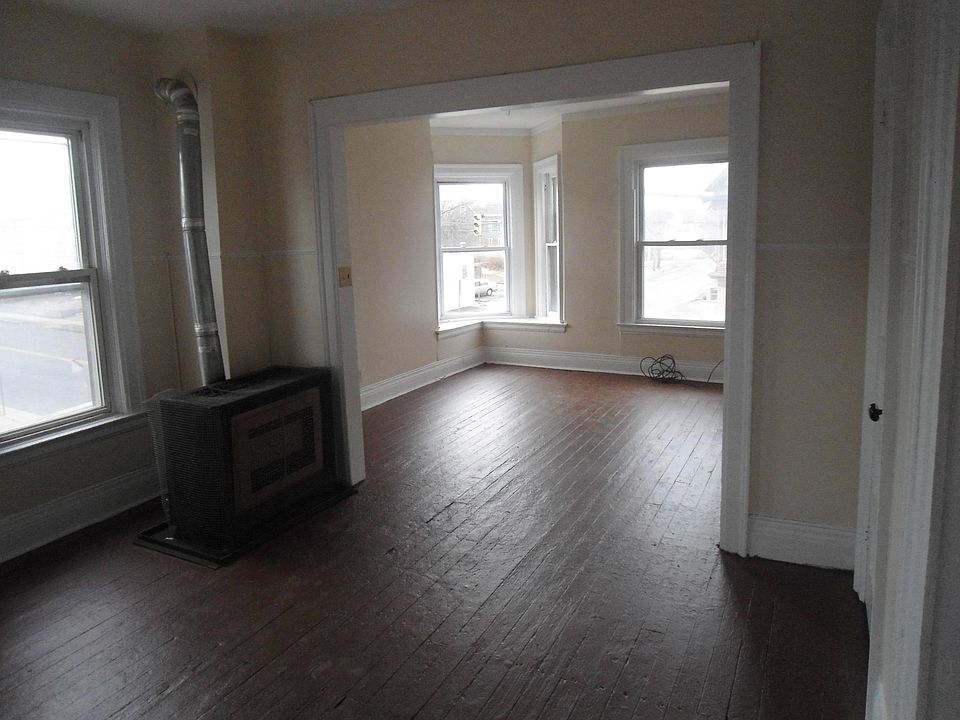 2nd image of 593 Grant St