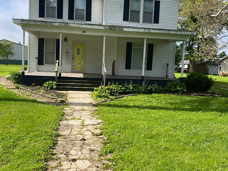 141 E South St — Photo 1