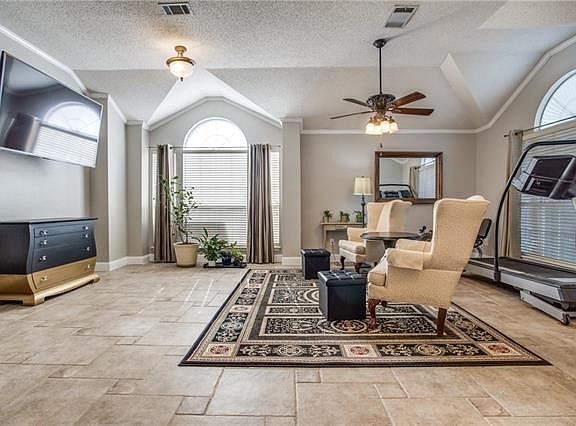 5th image of 13 Heritage Woods Pl
