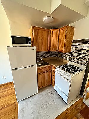 2nd image of 250 W 100th St #505