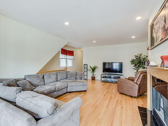 3rd image of 718 N Willard Ct #1