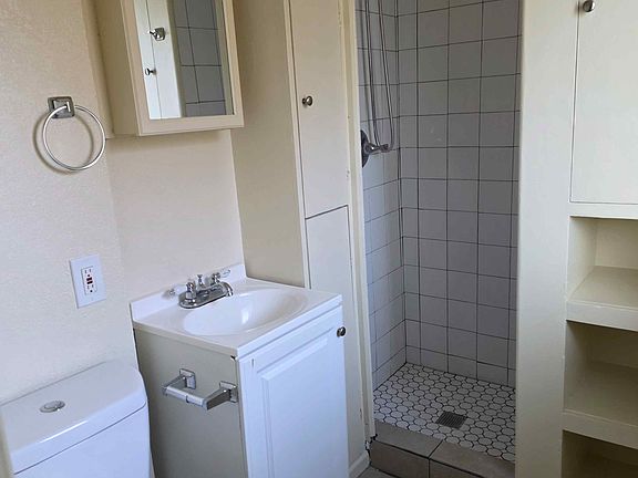 5th image of 4-9-236 E Fredricks St #4