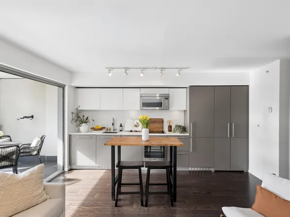 999 Seymour St #806, Vancouver, BC V6B 0M5