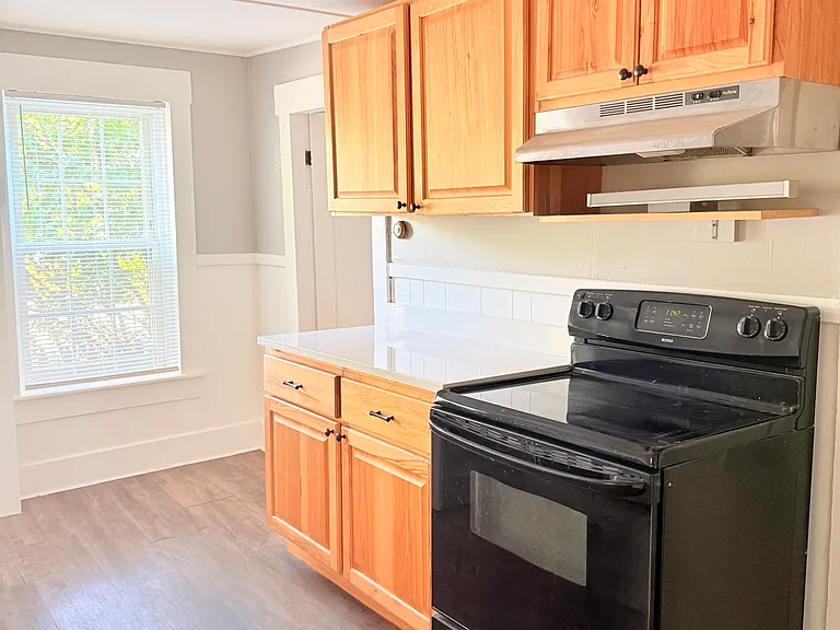 127 Hanover St #5 — Photo 6